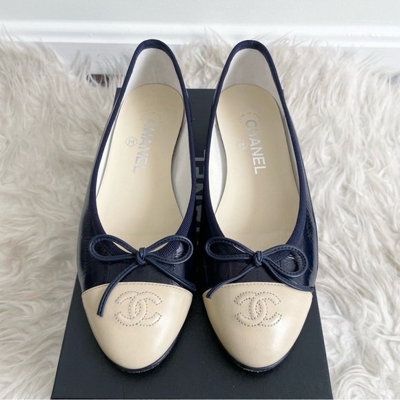 Chanel Ballerina Flats Cap Toe Eel Navy Beige CC Logo size 37 - Picture 1 of 11